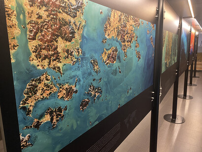 Las costas desde el Espacio, vista de exhibición. Cortesía de Casa de la Ciencia