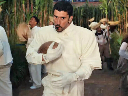 Willie Colón, me dicen el malo, ey
Porque pasan los año' y sigo dando palo'
Vendiendo disco' como cuadro' Frida Kahlo. ("New Yol") Bad Bunny, 8 de febrero de 2026, Estadio LEVI’s de Santa Clara. EE.UU.

