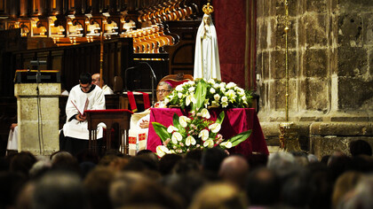 Recibimiento de la Virgen Peregrina en la Santa Iglesia Catedral de Valladolid, por Monseñor D. Luis Arguello García, Obispo Auxiliar de la Archidiócesis. Vigilia y consagración al Inmaculado Corazón de María de los asistentes, 2017. España