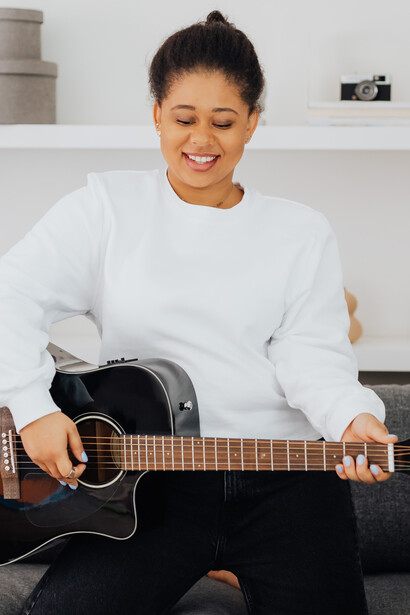 A música nos leva a experienciar as situações do nosso cotidiano de forma mais vívida e significativa