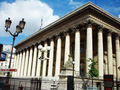 Nuestros salarios salen de la distribución del producto, que se reparte entre salarios y lucro. Palais Brongniart, París, Francia