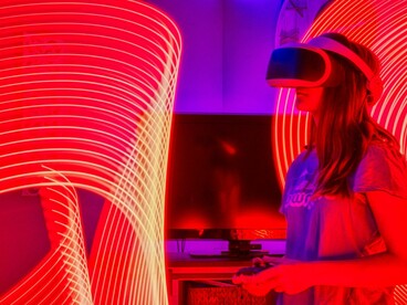 Las herramientas automatizadas generan imágenes, voces y validación social sintética a una velocidad y escala sin precedentes
