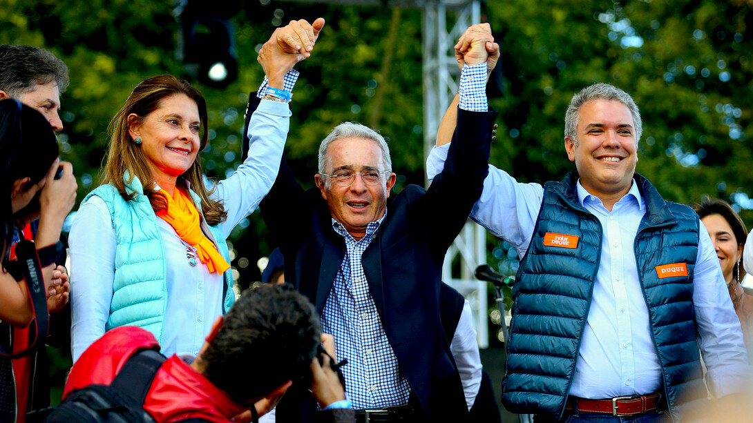 Álvaro Uribe (centro) con Marta Lucía Ramírez (vicepresidenta de Colombia) e Iván Duque