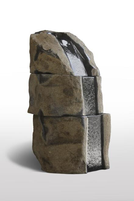 Afterimage of beginning 016-469, 2016, Basalt and black granite, 77.25 x 45.75 x 45.75 inches
196 x 116 x 116 cm. Courtesy of  Friedman Benda Gallery