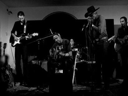 Fred Duna & The Full Optional durante un'esibizione