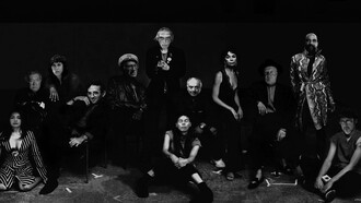 Hoy, cuando han pasado más de cincuenta y siete años de aquellos eventos, tengo en mi escritorio una réplica de esos televisores