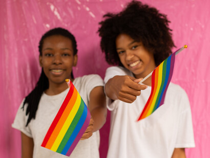 Essa manifestação e também comemoração é a maneira de dizer a sociedade que pessoas LGBTQIAPN+ existem e devem ser respeitadas, todos tem o direito de amar e serem quem realmente querem ser