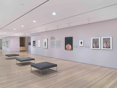 Varios artistas, En lo que se convierte, vista de exhibición. Cortesía de Whitney Museum
