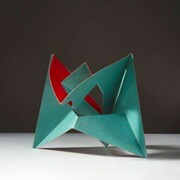 B.Munari, Scultura da viaggio, 1958, Edizione Isetan Tokyo cartoncino bicolore, cm 30x30. Courtesy Fondazione J.Vodoz e B.Danese. Foto Roberto Marossi