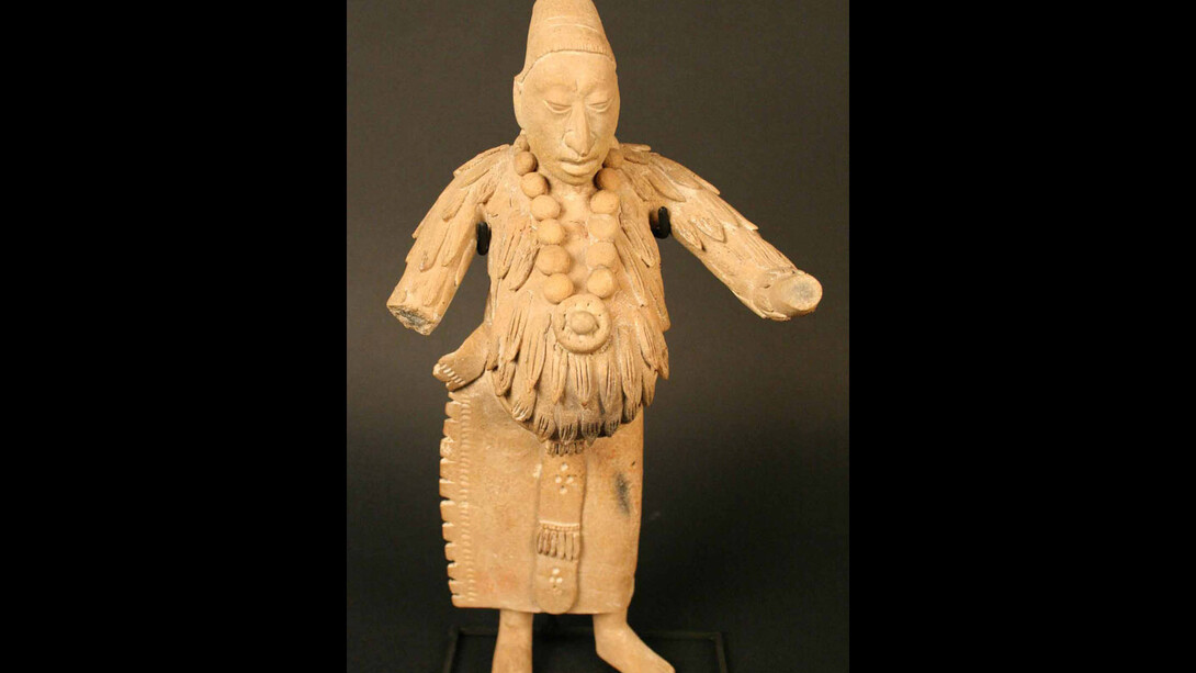 Figura antropomorfa masculina
Materiales: Cerámica
Clásico Tardío 600 - 900 DC
Medidas: 270 mm de alto x 137 mm de ancho