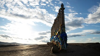 Nello sciamanesimo il corpo diventa veicolo di conoscenza, e la trance si configura come una tecnologia rituale per interpretare e ricomporre il disordine del mondo