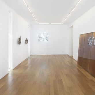 Various artists, Critical girls, exhibition view. Courtesy of Xippas