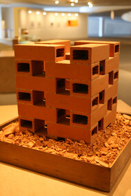 «Hélio Oiticica: Museu é o Mundo» (21 de dezembro 2010), exposição no Museu Nacional Honestino Guimarães, Brasília