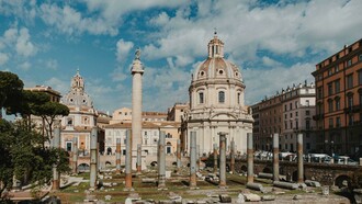 Colonna Traiana, Roma, Italia. Colonna Traiana: storia e significato dell'iconico monumento di Roma