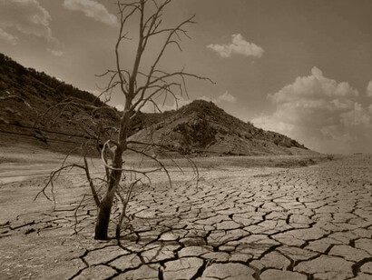 Lo que no podemos es sobrepasar los límites naturales del planeta Tierra como lo estamos haciendo, porque entonces lo que sucede es que empezamos a tener «retornos o respuestas negativas»