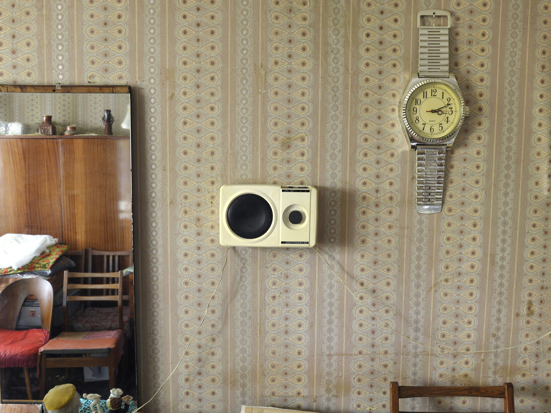 Stephen Shore, Rakhil Rusakovskaya's Apartment, Kiev, Ukraine, July 28, 2012, Chromogenic color print, 16 x 20 inches (40.6 x 50.8 cm), 20 x 24 inches (50.8 x 61 cm) paper size © Stephen Shore, courtesy 303 Gallery, New York