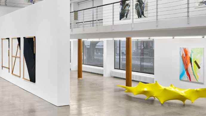 Georg Herold f., exhibition view. Courtesy of Capitain Petzel