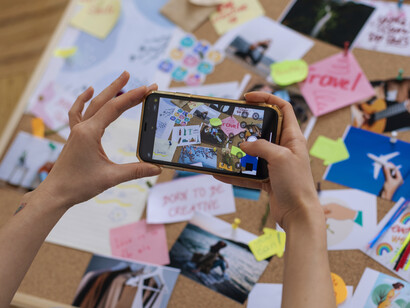 Los dispositivos no interrumpen por sí solos: lo que desgasta es el uso automático, sin pausas ni propósito claro, que convierte la conexión en reacción constante