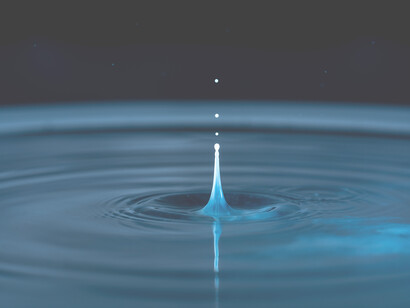 Goccia. La scienza non può accedere alla conoscenza assoluta ma esclusivamente relativa poiché l’Inconoscibile è «energia infinita ed eterna da cui derivano tutte le cose»