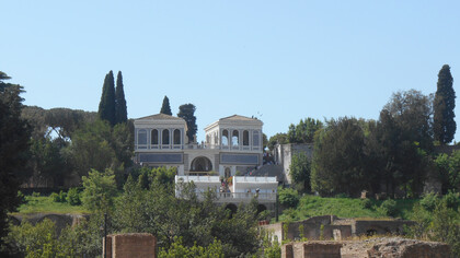 Gli Horti Farnesiani visti dal Foro Romano