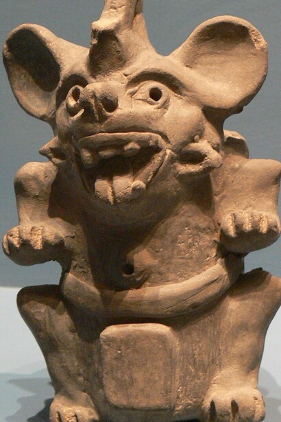 Estatua de un murciélago, exhibida en el