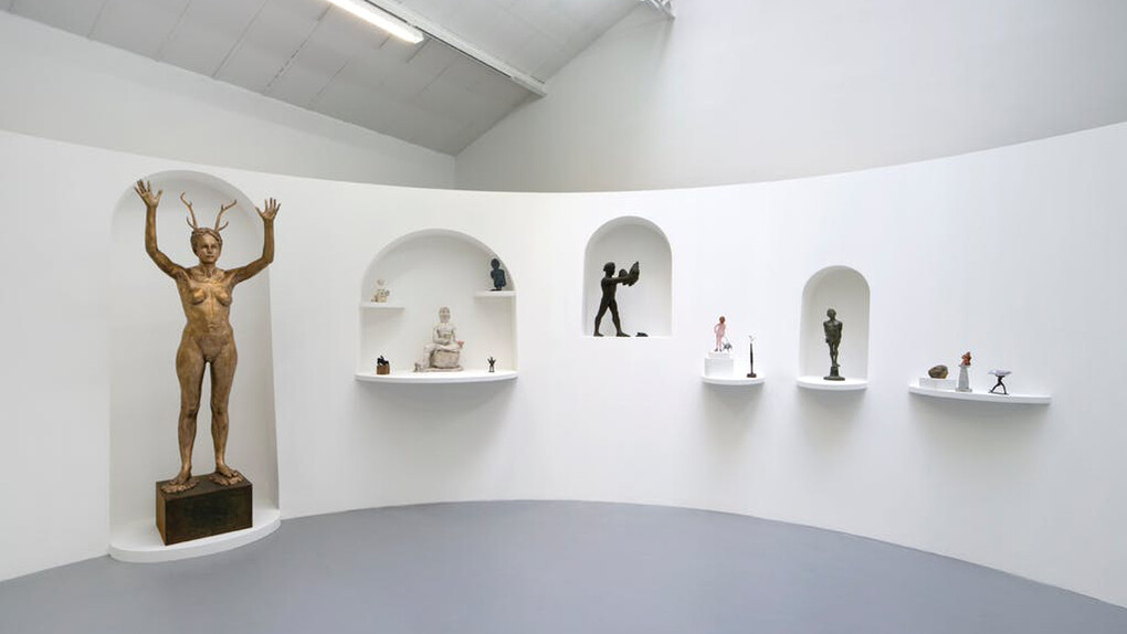 Les Statues! Courtesy of Kamel Mennour Gallery