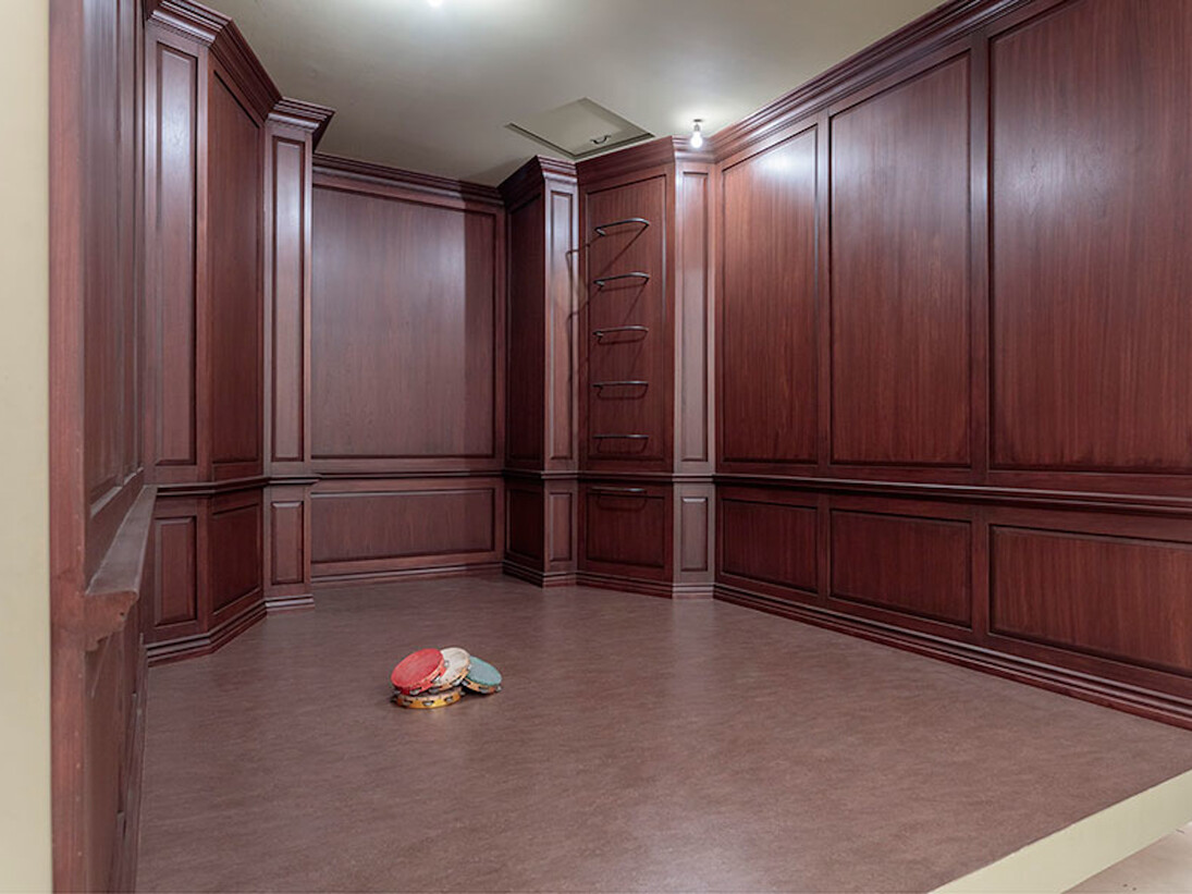 Robert Therrien, No title (paneled room) (detail), 2017, Wood and mixed media, 129 3/4 × 186 5/8 × 139 1/8 inches (329.6 × 474 × 353.4 cm) © Robert Therrien