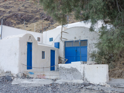 Cabañas de pescadores, puerto de Korfos, 2012, Thirasia, Santorini, Grecia