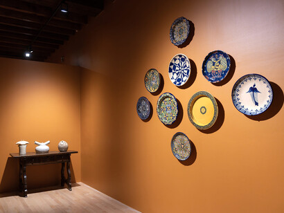 Una vuelta en espiral. 35 años Colección Museo Amparo, vista de exhibición. Cortesía del Museo Amparo
