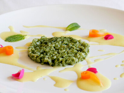 Risotto con foglie di melissa e malva