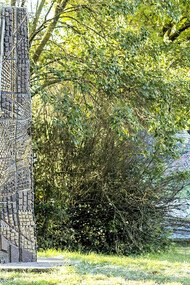 Parco della Pace di Ravenna, "L’uomo e la natura” di Kornoukhov, creata nel 1984. Nel corso degli anni, l’opera ha subito deterioramenti a causa di una diffusa patina biologica e di numerose aree lacunose. Sotto la guida del docente Marco Santi, gli studenti hanno rimosso la patina dalla scultura musiva e ripristinato le zone deteriorate con malta di allettamento e l’aggiunta di tessere lapidee, paste vitree e tessere dorate