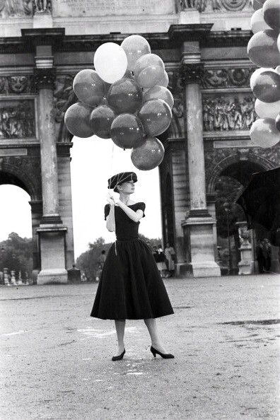 Richard Avedon - "Audrey Hepburn sur le tournage de Drôle de frimousse, Paris" - 1956 