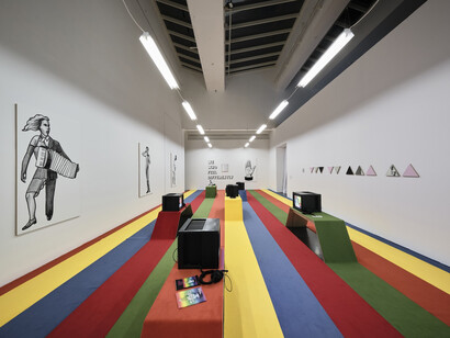 Carlos Motta, Plegarias de resistencia, vista de exhibición. Cortesía del Museu d'Art Contemporani de Barcelona