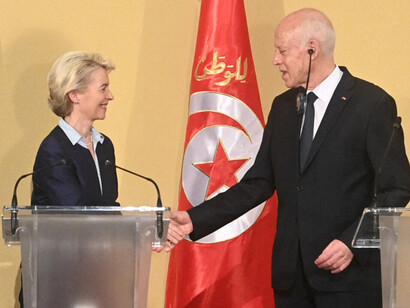  L'accord Tunisie-Union Européenne.Si, par contre, Saïed, en désaccord total avec l'UE et peut-être même avec la majorité de sa population, ne mettait aucun veto et donnait le feu vert au passage total sur le territoire tunisien à tous ceux qui en ont la volonté, que pourrait-il se passer ? 