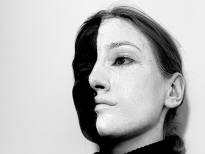 O objetivo do artista é sensibilizar os sentidos extra-sensoriais daqueles que recebem sua arte