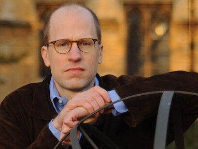Nick Bostrom, conocido por sus trabajos sobre el principio antrópico, el riesgo existencial, la ética sobre el perfeccionamiento humano, los riesgos de la superinteligencia y el consecuencialismo