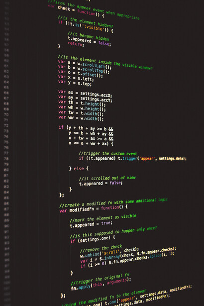 Las líneas de código en una pantalla componen una identidad en el mundo tecnológico