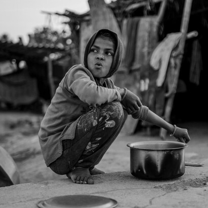 Al di là delle strategie geopolitiche, il vero banco di prova resta la capacità delle società di garantire dignità, opportunità e benessere alle persone, a partire dai più piccoli