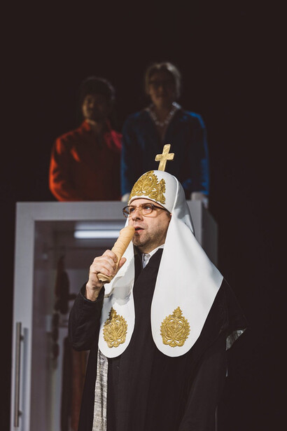 Die insel der perversen. Courtesy of the Deutsches Theater