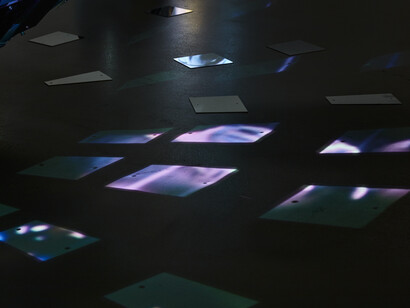 New Wolincheonganggigok, 2018, Stainless Steel Supermirror comprising of 1,000 individual pieces, 310×120cm. Courtesy of the artist and the Korean Cultural Centre UK