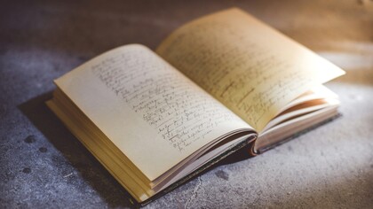 La storia delle religioni richiede un metodo capace di integrare filologia, antropologia e comparazione storica, evitando tanto le interpretazioni speculative quanto le riduzioni biologiche del fenomeno religioso