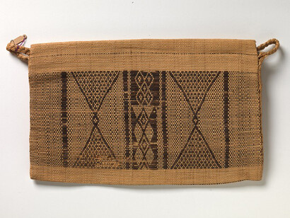 Unknown artist, Polynesian, Hawaii, Bag, 19th century, Plain weave bast fiber (grass) with dyed weft decoration, Length: 26 cm (10 1/4 inches) Gift of Brown University 22.076