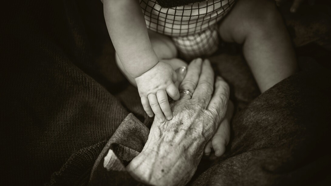 Ogni generazione pensa di aver vissuto l’epoca più difficile, ma solo confrontandosi si scopre che ogni tempo ha avuto le sue sfide e le sue opportunità