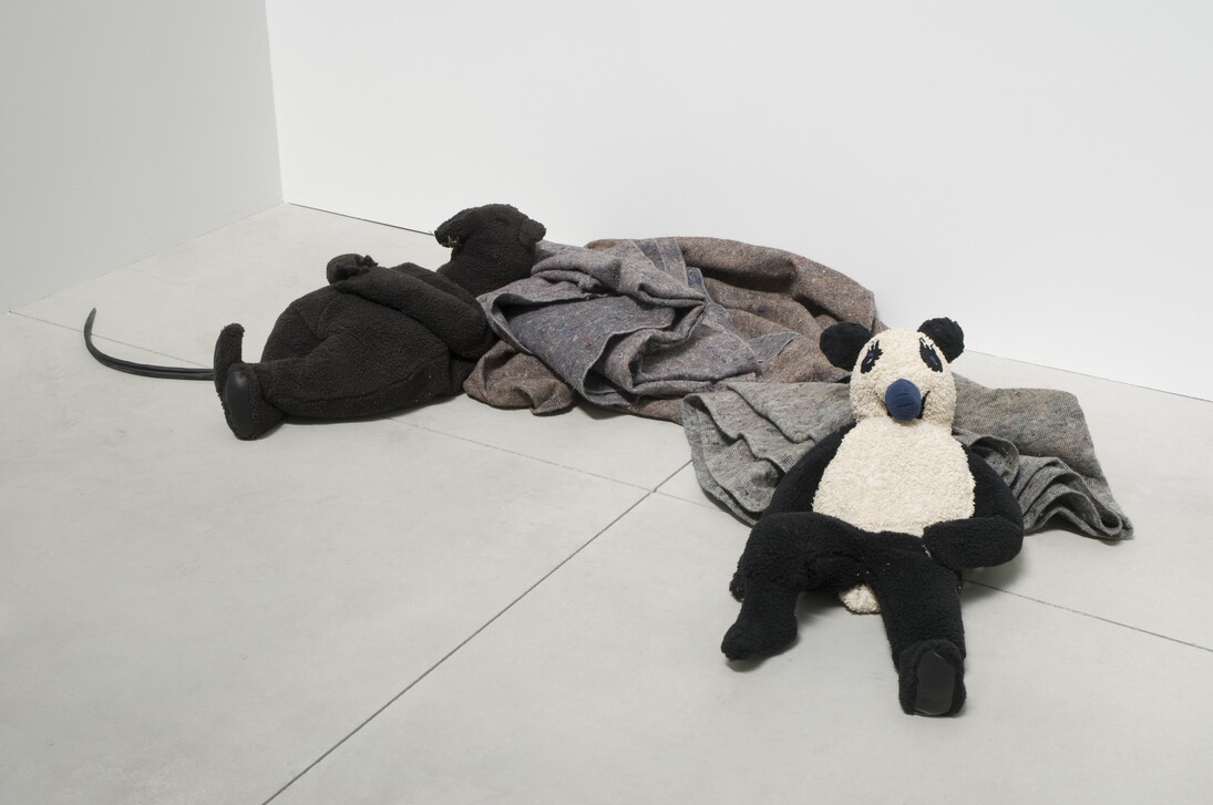 Peter Fischli David Weiss, Rat and Bear (Sleeping), 2008, Cotton, wire, polyester, and electrical mechanism, overall dimensions vary with installation, Jumex Collection, Mexico City © Peter Fischli and David Weiss. Photo: Courtesy Fischli Weiss Archive, Zürich