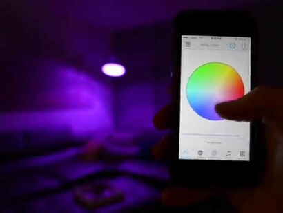 Nuestras casas tienen termostatos inteligentes, absolutamente todos los electrónicos se pueden controlar desde alguna central e incluso controlamos las luces con una app desde nuestro Smartphone 