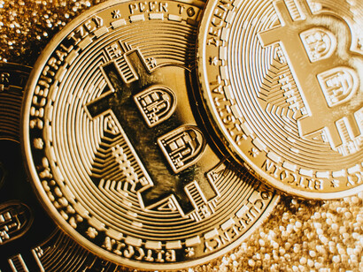 Desde su aparición en 2009, los gobiernos han visto a las criptomonedas con ojos escépticos debido a su potencial para facilitar actividades ilícitas