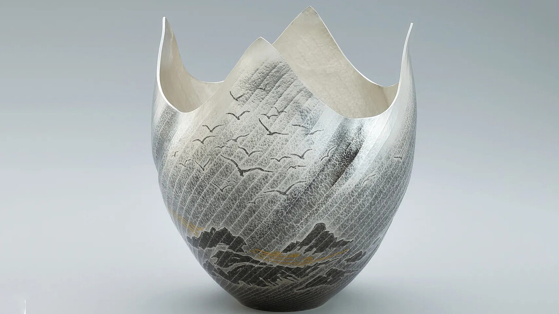 Osumi Yukie 大角幸枝, Silver vase "Araiso (Rough shore)", 2020. Courtesy of Onishi Gallery