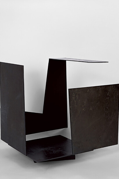 Jorge Oteiza
Empty Box with Large Opening (Caja vacía con gran apertura), 1958
Steel with copper plating
46 x 45 x 39 cm
Guggenheim Bilbao Museoa