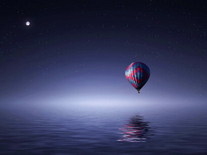 Nous regarderons certainement, avec joie, tout reconnaissants et suspendus, dans le temps et dans l'espace