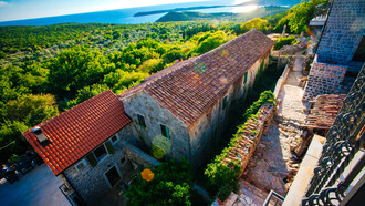 Montenegro. Vista del mar Adriático desde la aldea de Klinci